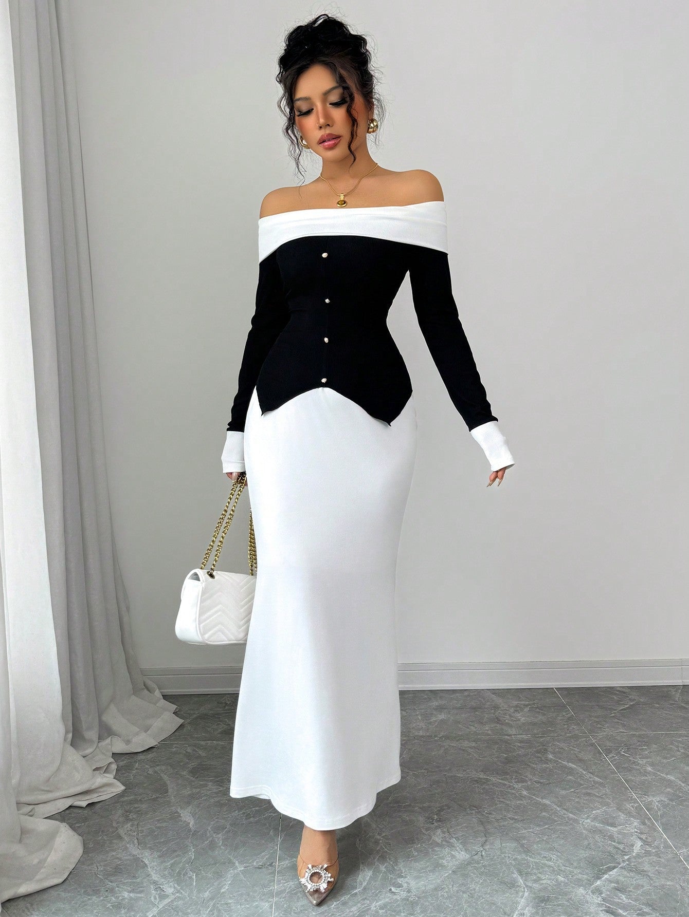 2pcs Women's Black And White Contrast Color Block Design Elegant Off Shoulder Long Sleeve Knit Sweater Top And Fitted Solid Color Mini Skirt Set, Spring/Autumn - Negative Apparel