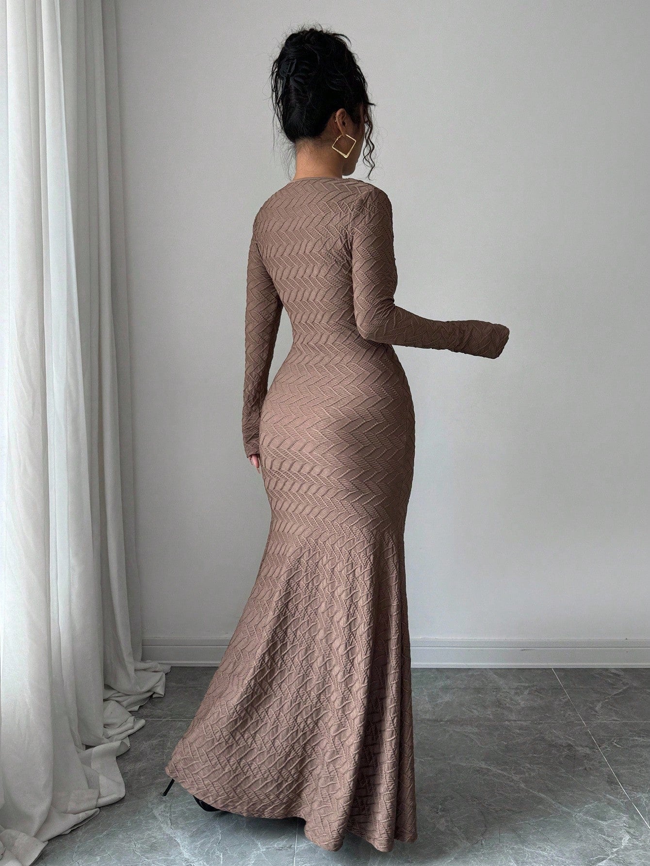 Rafferiza Women's Elegant And Fashionable Waist Round Neck Shoulder Pleated Brown Solid Color Texture Characteristic Pleated Tight Fishtail Skirt Women's Long Sleeve Maxi FD - Negative Apparel