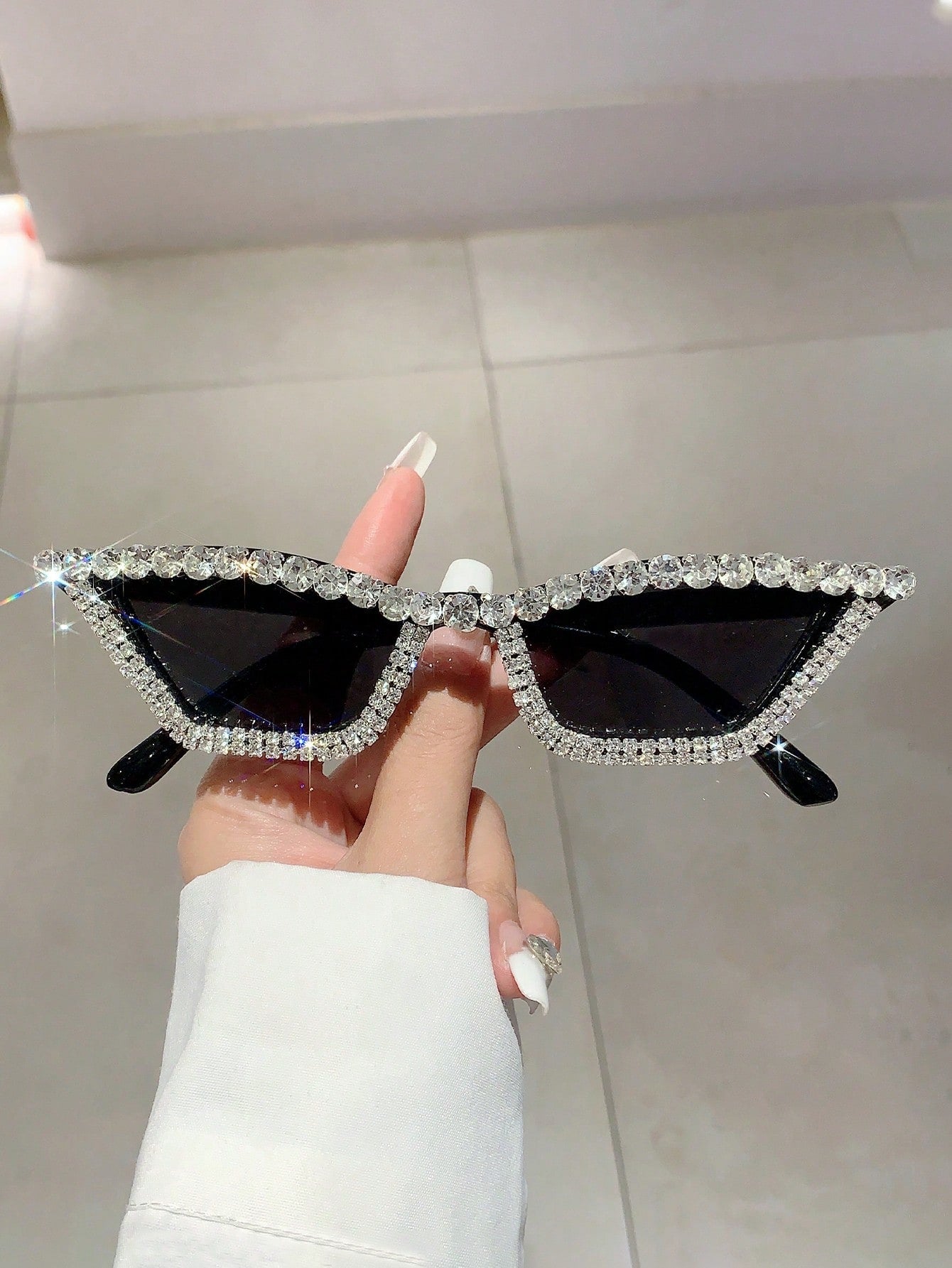 1pc Women s New Stylish Black Cat Eye Sunglasses With Rhinestone Decoration Negative Apparel