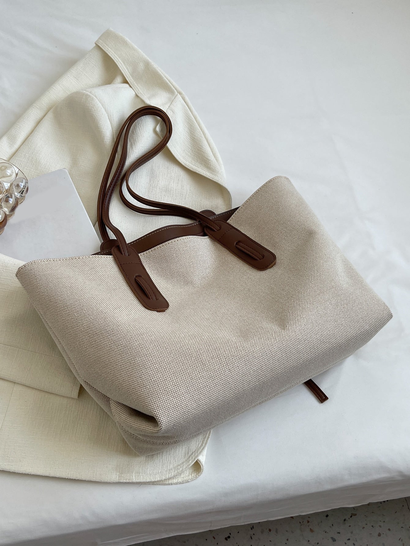 Casual Fashionable And Minimalist Large Capacity Zipper Closure Tote Bag - Negative Apparel