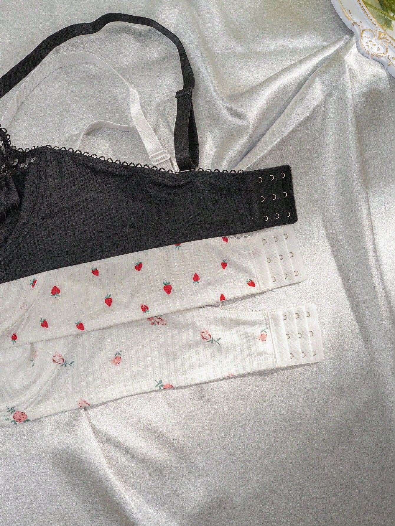 Plus 3pcs Contrast Lace Underwire Bra - Negative Apparel