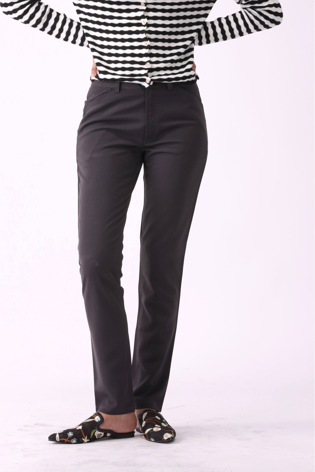 Solid Buttoned Carrot Pants - Negative Apparel