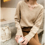 Spring and Autumn 2022 new V-neck bottoming shirt with knitted sweater inside women's loose design sense niche top high sense