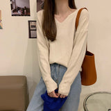 Spring and Autumn 2022 new V-neck bottoming shirt with knitted sweater inside women's loose design sense niche top high sense