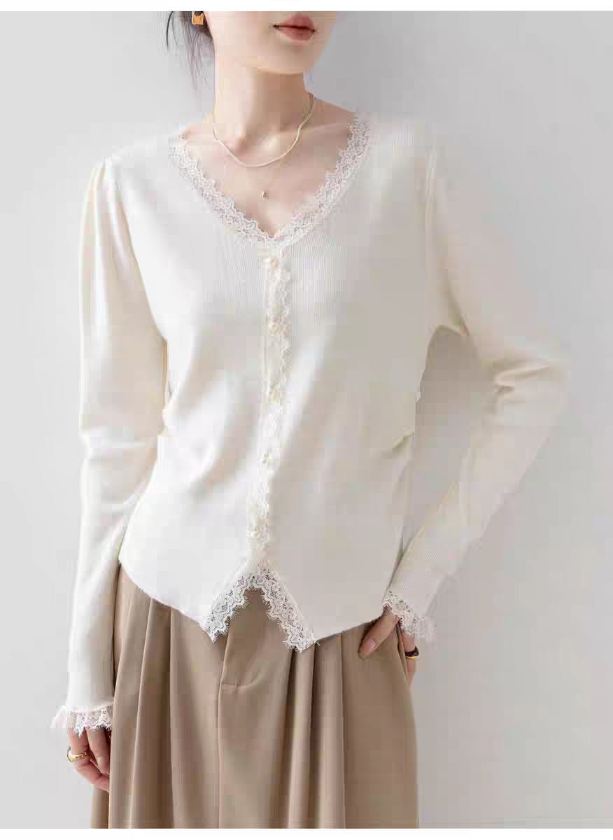 Andy velvet new lace splicing V - neck sweater knitted sweater pearl buckle age - reducing design women's foreign style top - Negative Apparel