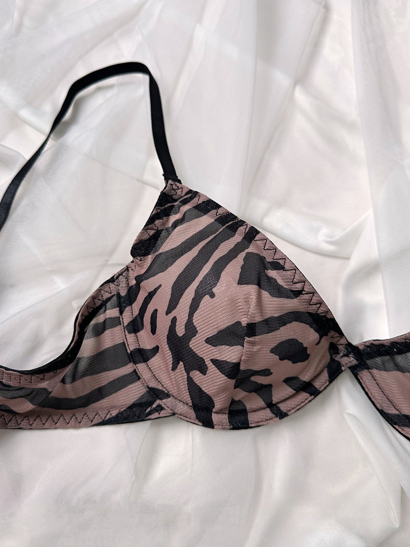 Comfortable zebra pattern mesh steel ring gathered body shaping Bra Set - Negative Apparel