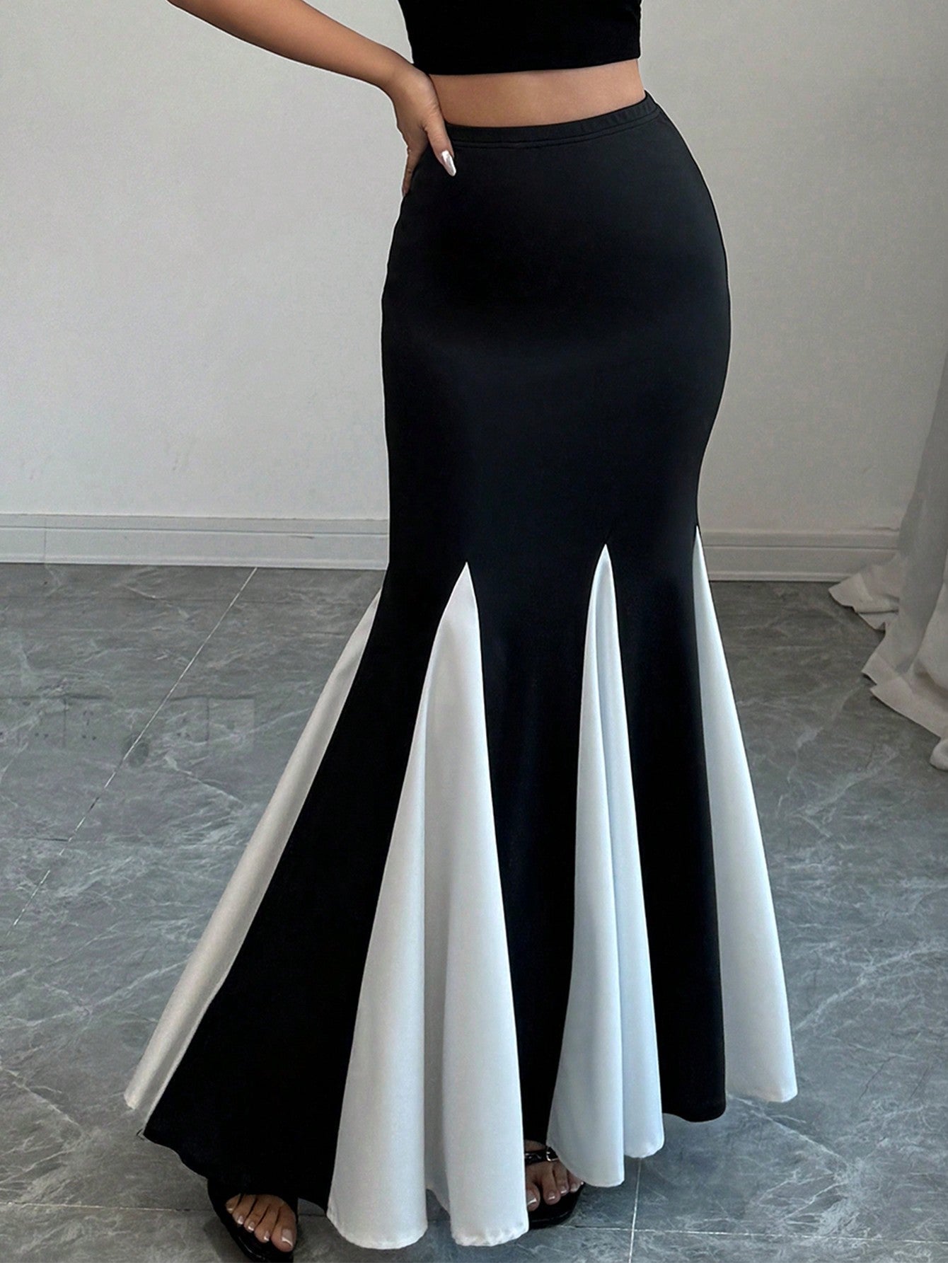 Elegant Black & White Splice Mermaid Skirt - Negative Appare