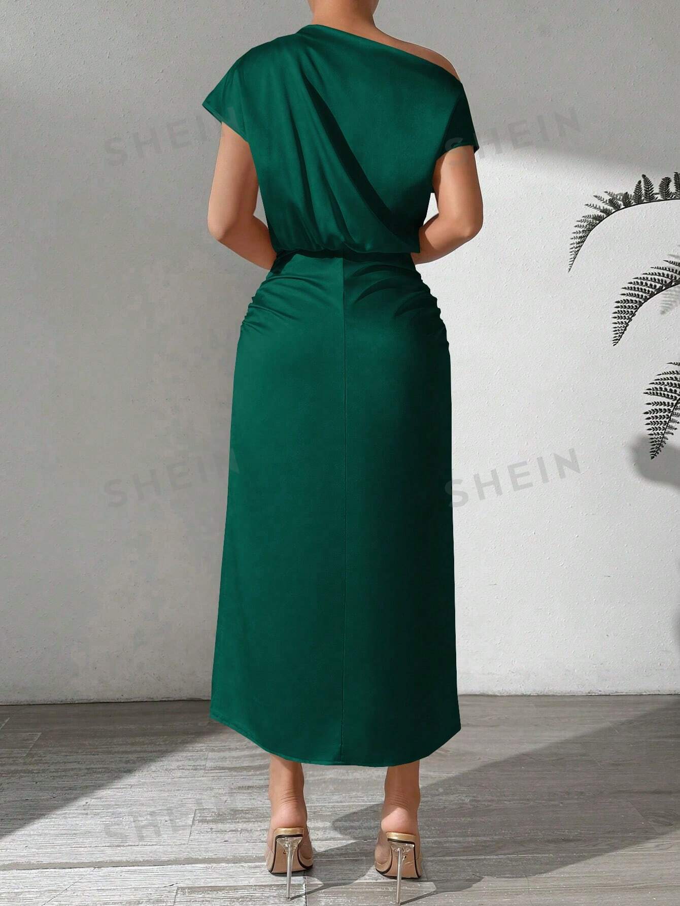 狢*様 SUBLATIONS EMBROIDERY ニット IVY GREEN Emerald Textured Satin Deep V Neck Jumpsuit | Lime Lush Boutique