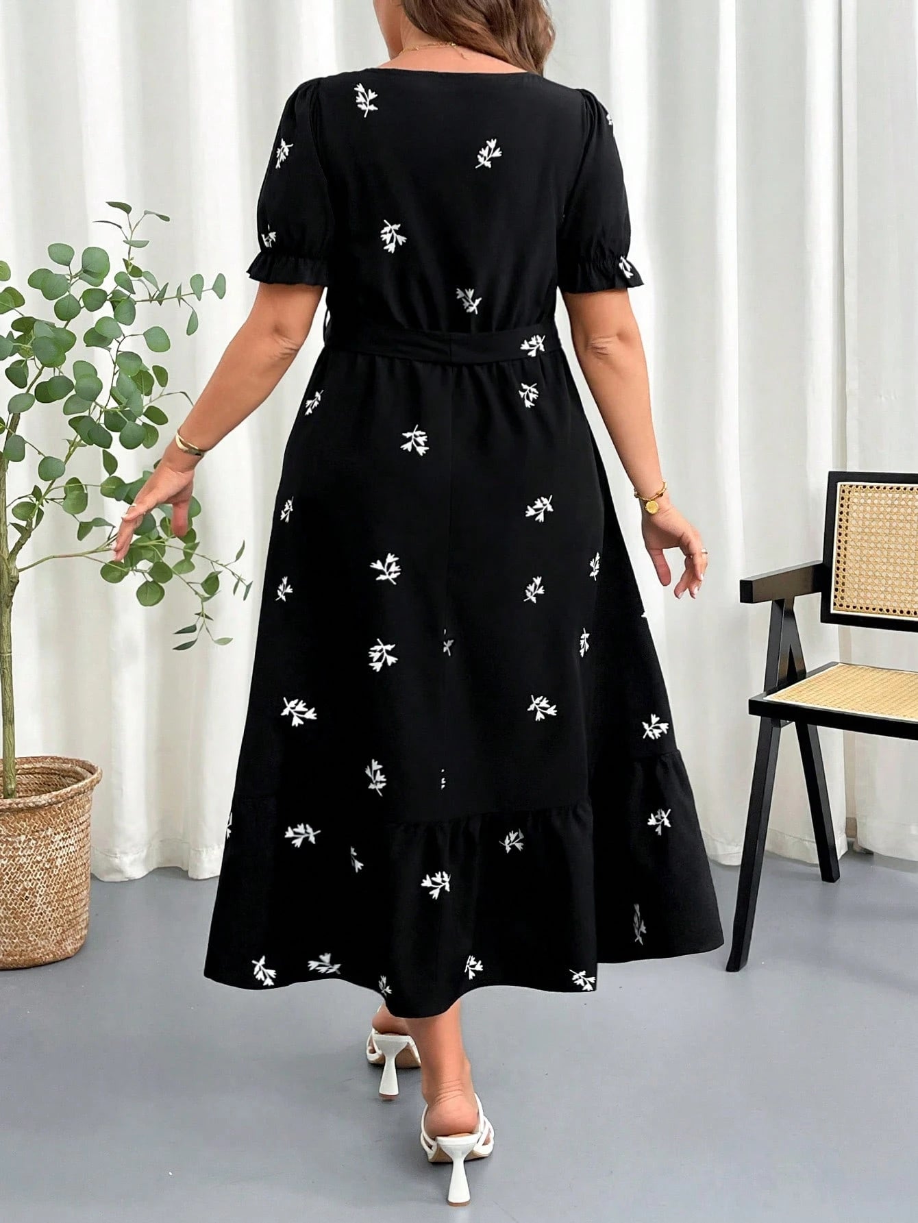SHEIN Clasi Women Plus Size Summer Floral Print Square Neck Elastic Waist Puff Sleeve Dress - Negative Apparel