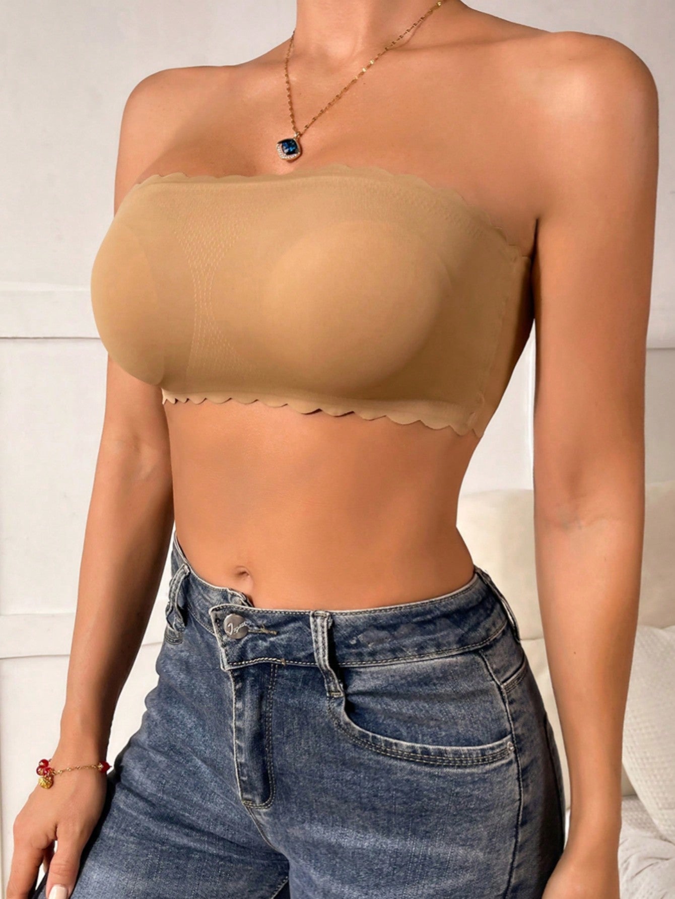 Solid Color Seamless Strapless Comfortable Bra With Scallop Edge For Daily Wear - Negative Apparel