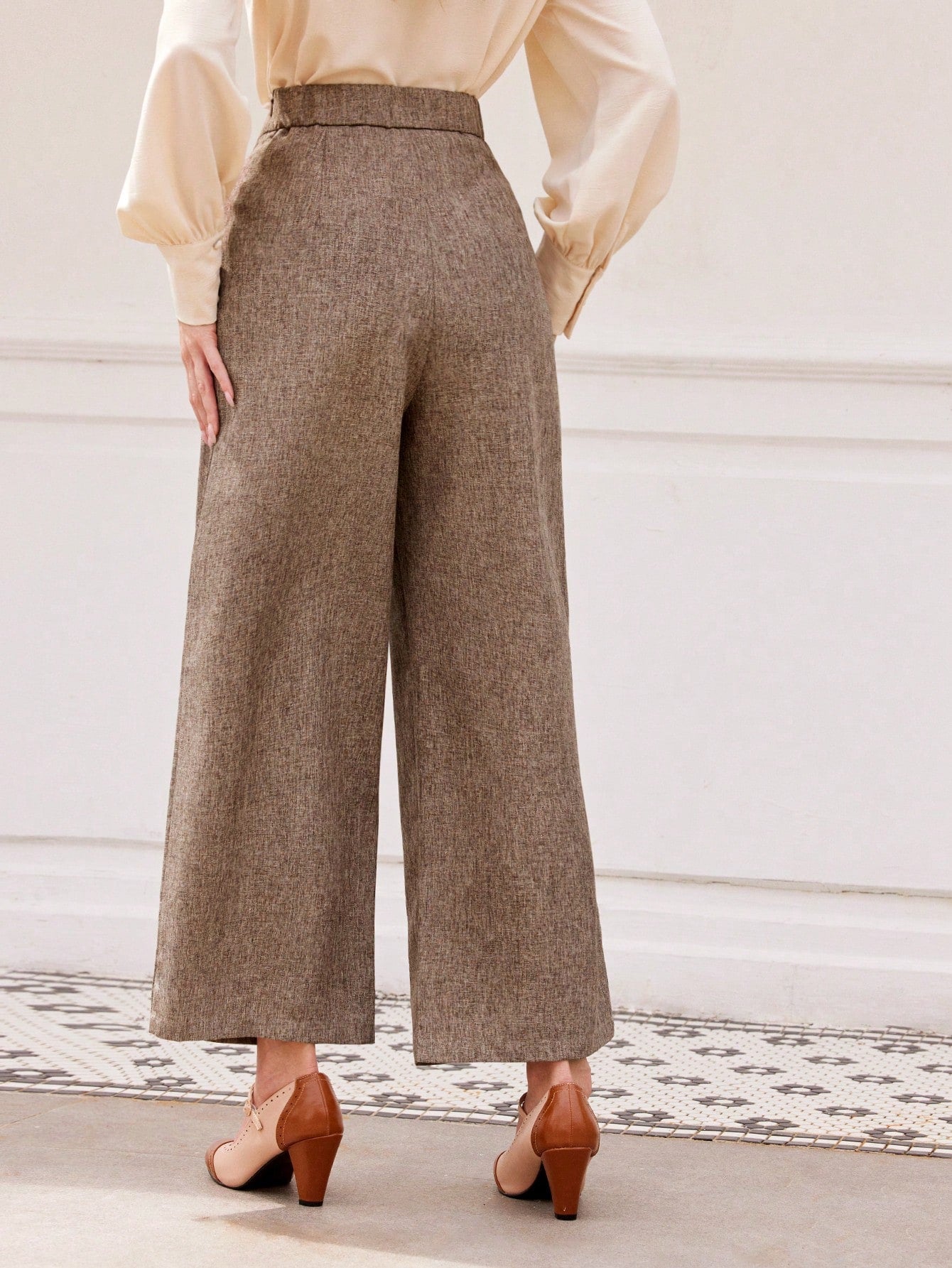Vintage Elegant Women's Wide-Leg Pants With Floral Waistband Decorated With Button, Brown, For Casual And Commuting Old Money Style Business Women Vintage Elegant Women's Wide-Leg Pants With Floral Waistband Decorated With Button, Brown, For Casual And Commuting Old Money Style Business Women
