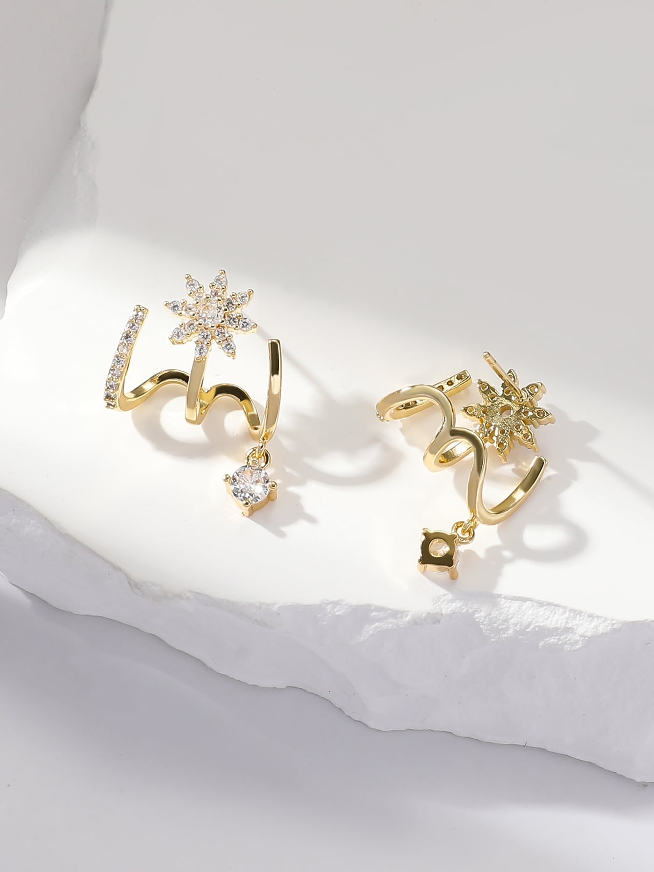 2pcs/set Glamorous Copper Cubic Zirconia Detail Flower Decor Dangle Earrings - Negative Apparel