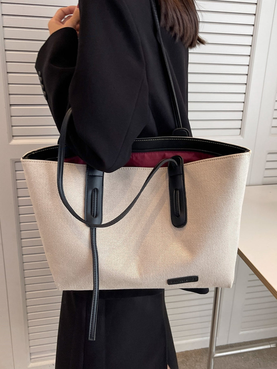 Casual Fashionable And Minimalist Large Capacity Zipper Closure Tote Bag - Negative Apparel