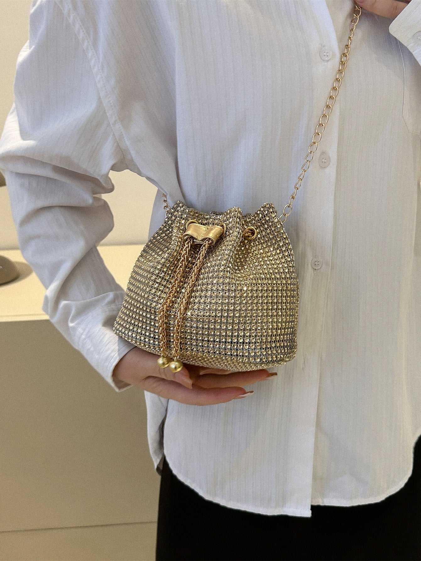 Evening bucket bag top
