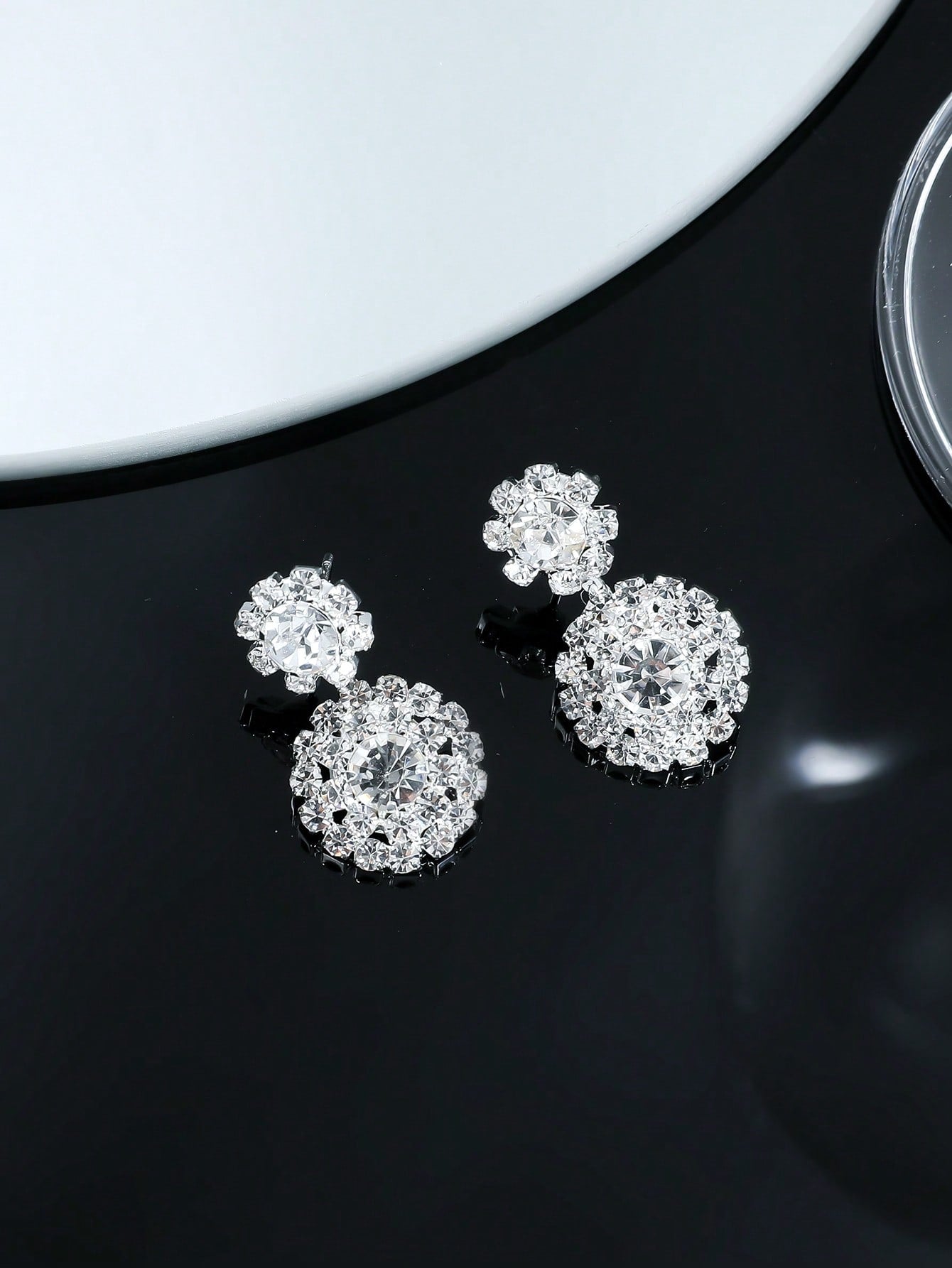 Gorgeous Crystal Earring Stud for Women 1 Pair - Negative Apparel