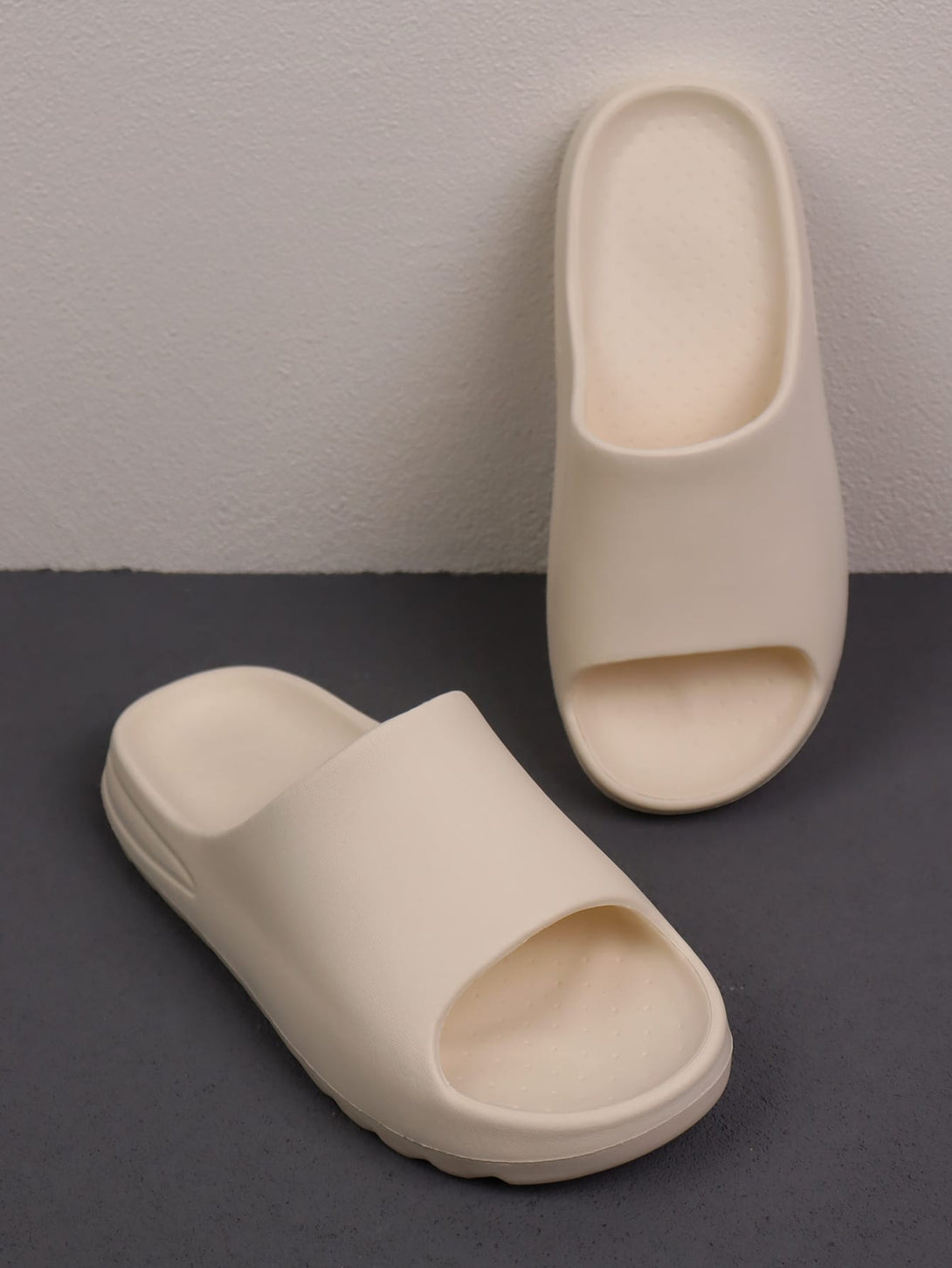 SHEIN Minimalist Single Band Bathroom Slippers - Negative Apparel