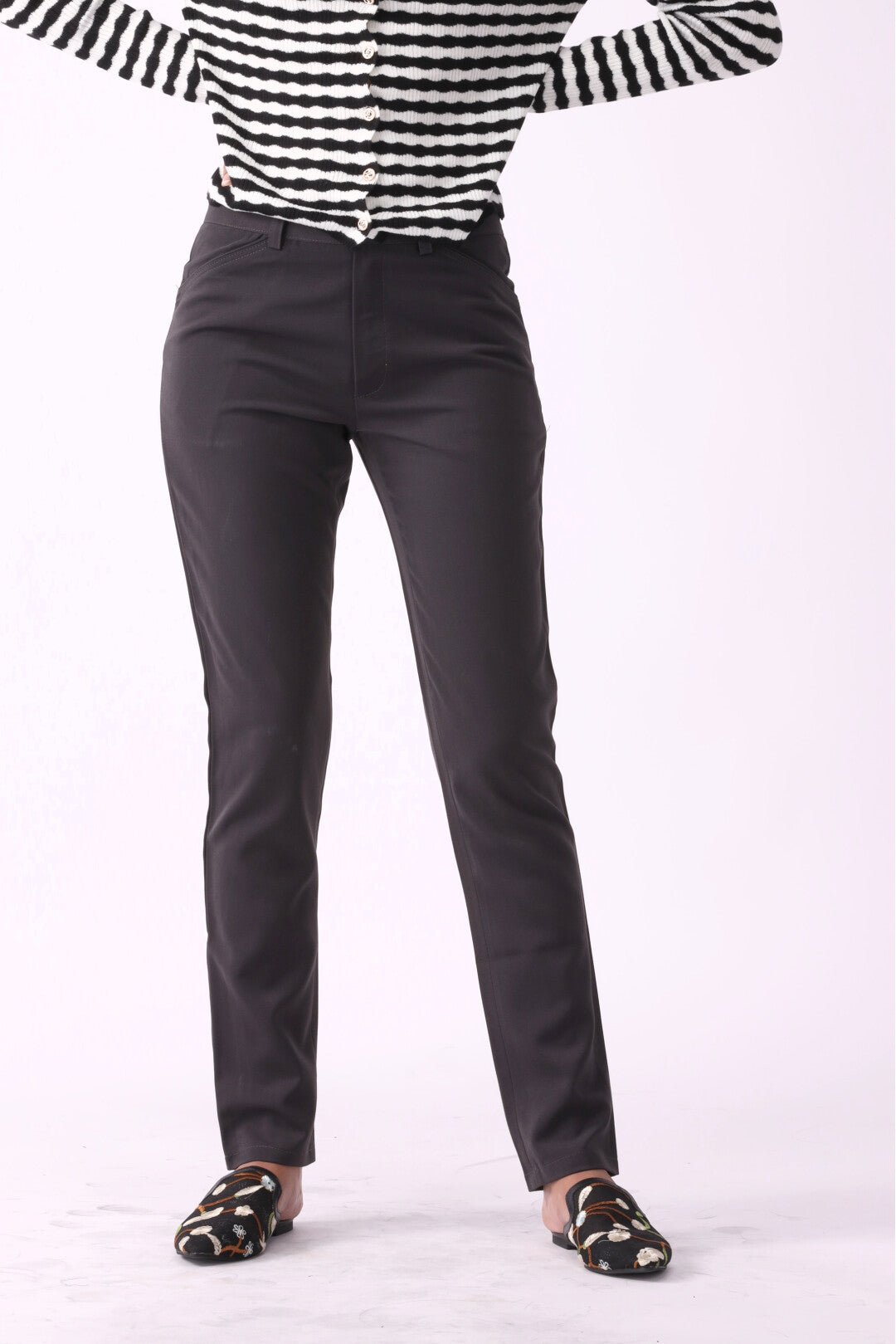 Solid Buttoned Carrot Pants - Negative Apparel